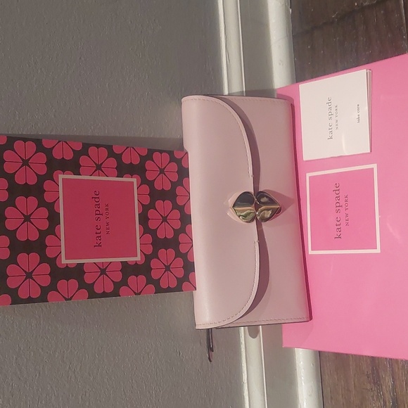 💫❣️MARK DOWN-Kate Spade Wallet💫❣️ - Picture 1 of 10